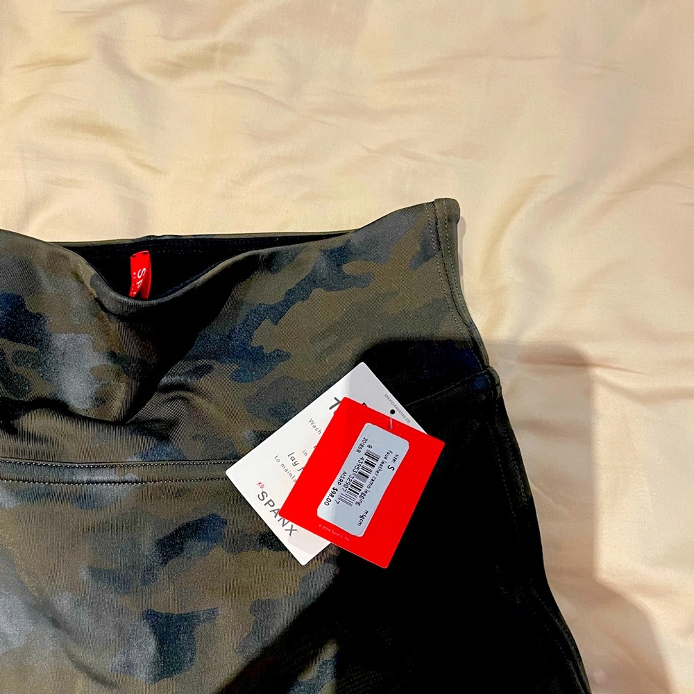 Spanx leggings camo dark green/black never worn tags on  original price $98